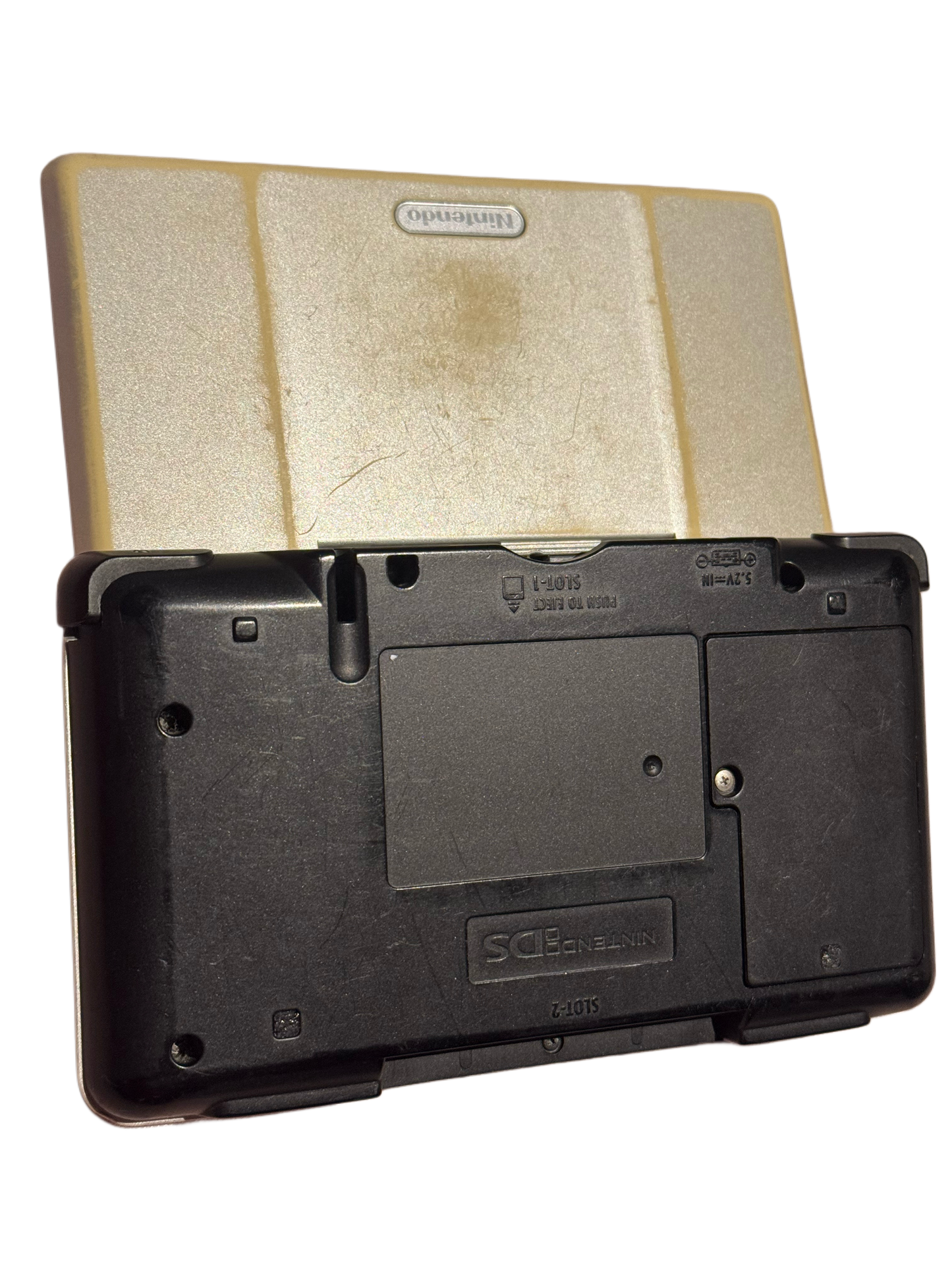 Grå Nintendo DS med ladekabel