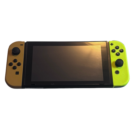 Eevee Nintendo Switch med joy cons og lader