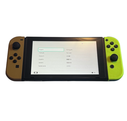 Eevee Nintendo Switch med joy cons og lader