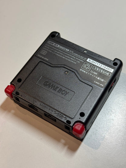 IPS V3 modifisert GameBoy Advance SP med ny ladekabel