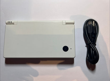 Modifisert Nintendo DSI med ny ladekabel