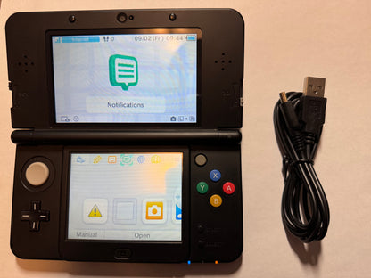 Moddet Nintendo New 3DS med ny ladekabel