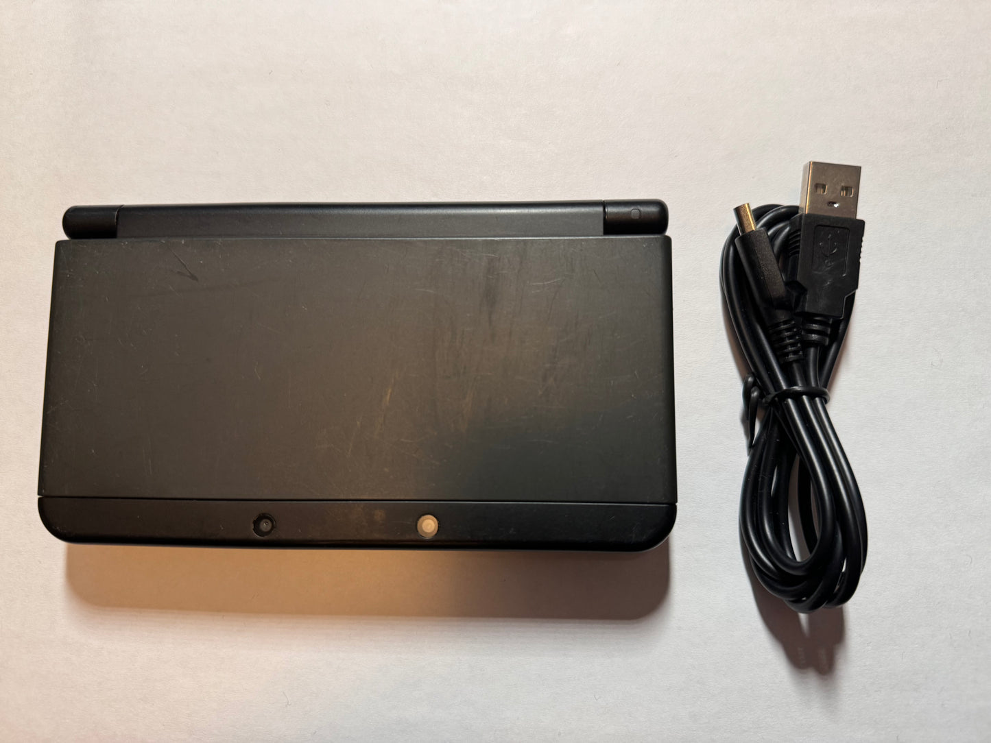 Moddet Nintendo New 3DS med ny ladekabel